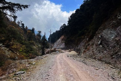  एक दशकमा पनि पूरा भएन १३ किलोमिटर सडक,यात्रा कष्टकर 